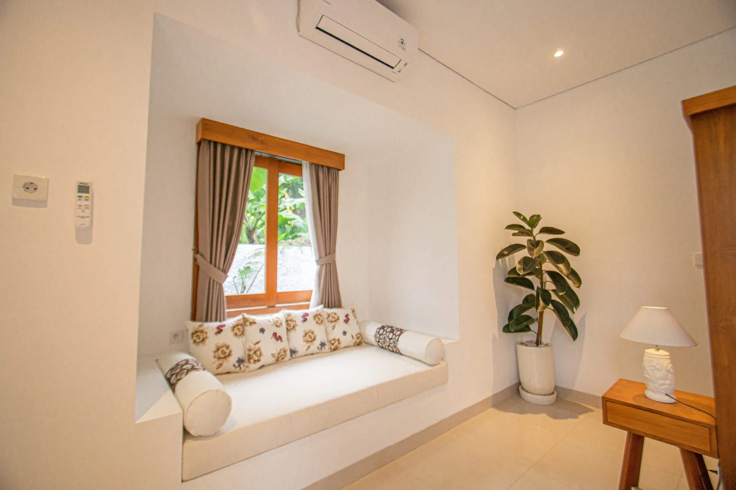 Kamar tidur Angga Sari Villa